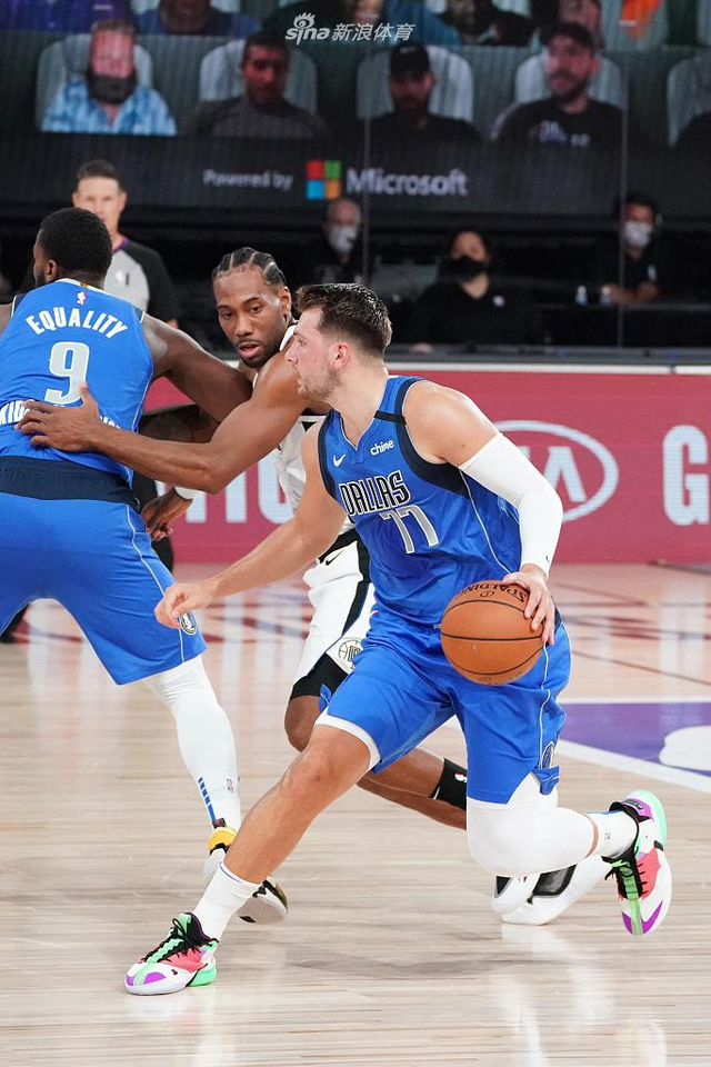 体育舞台上 体育舞台上