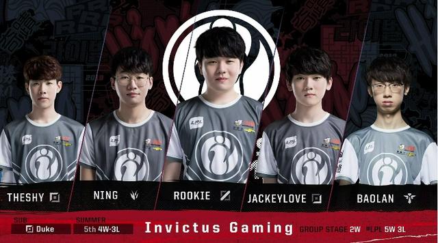 权牢牢握在 权牢牢握在